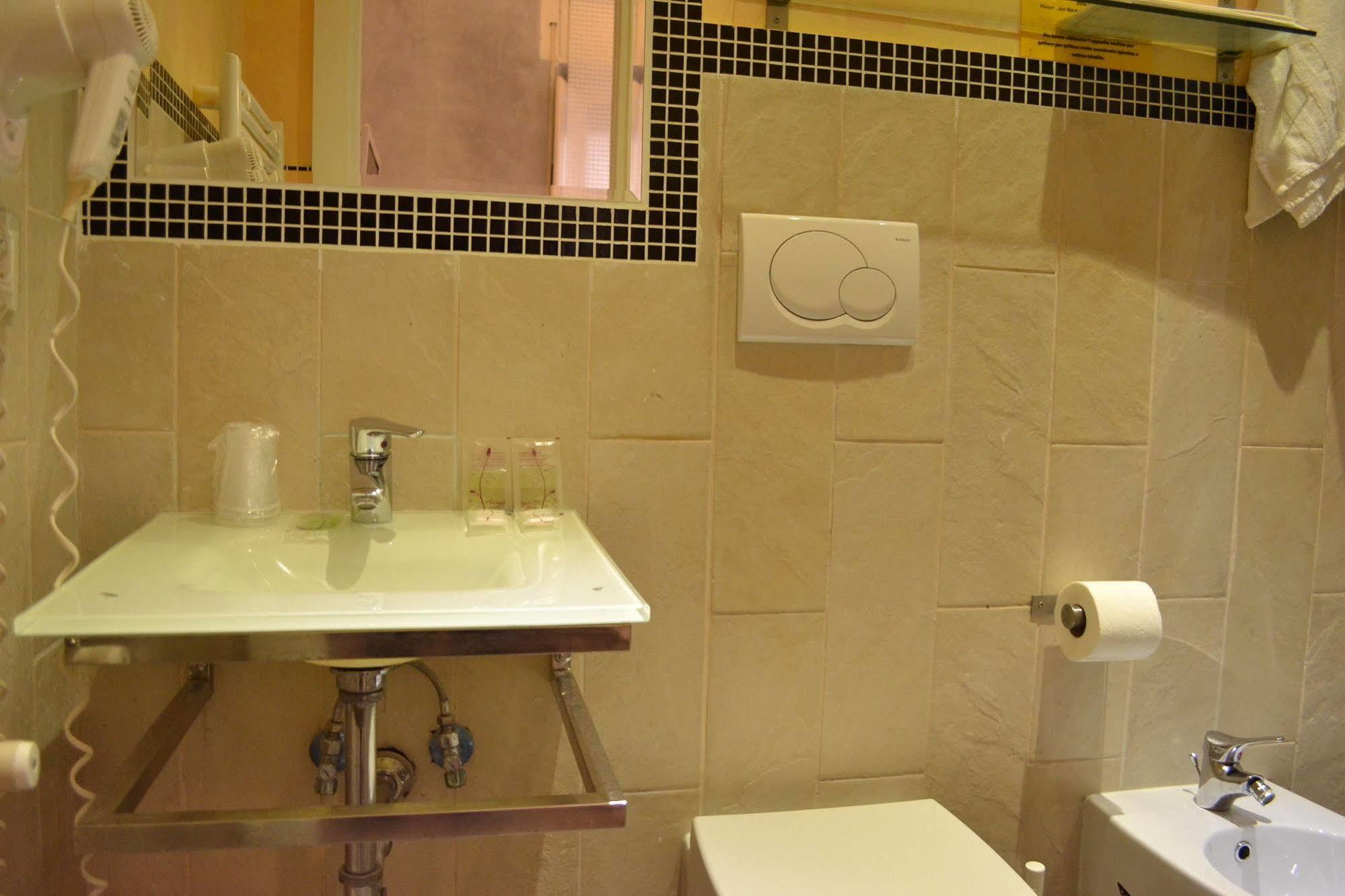 Tiburtina House Pensionat 2*