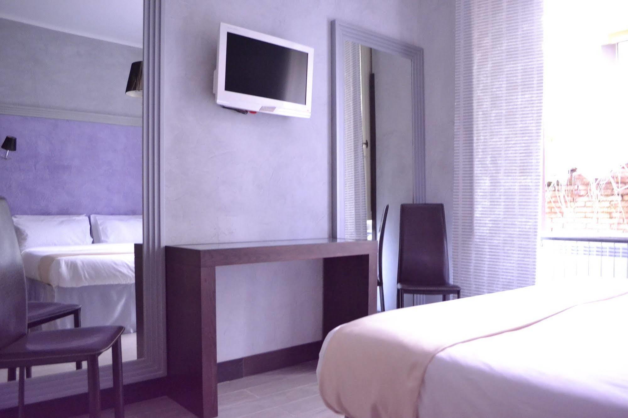 Tiburtina House Pensionat 2*