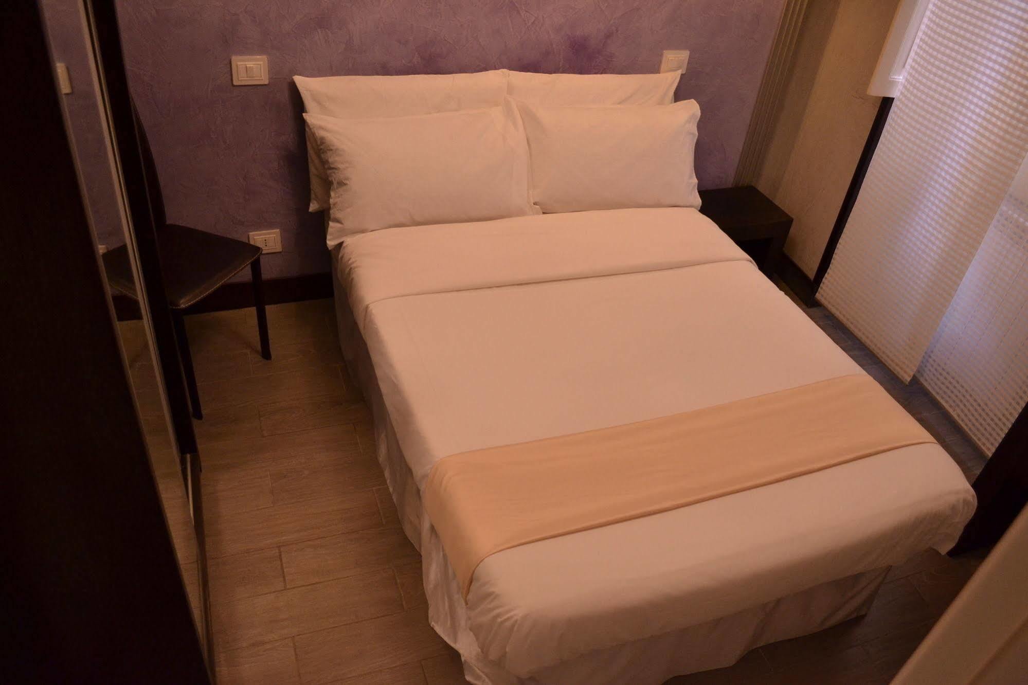 Tiburtina House Pensionat 2*